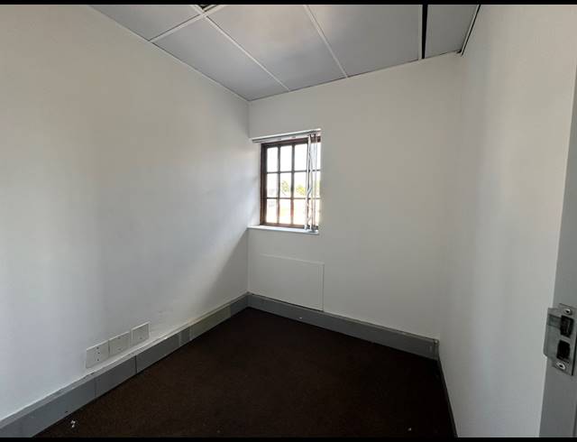 90M² OFFICE TO LET IN PARKMORE